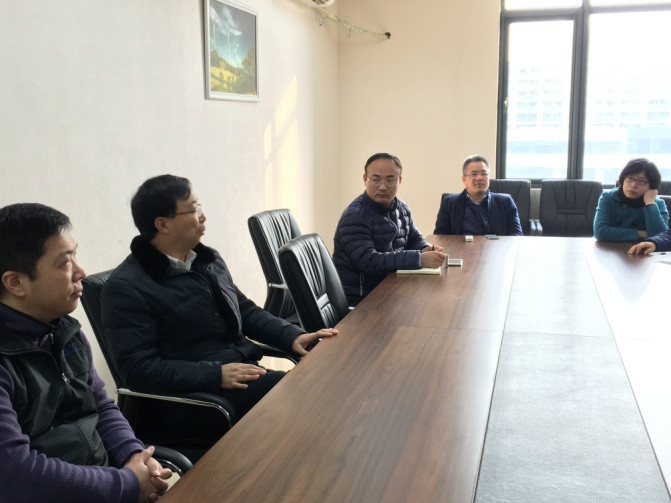 sc_280935_057993.jpg 图3小蓝视频
姜斌院长和电气工程党支部党员们进行讨论和交流_副本.jpg